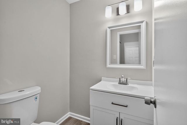 2006 HEADLANDS CIR, Reston, VA 20191
