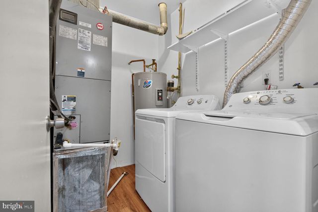 2006 HEADLANDS CIR, Reston, VA 20191