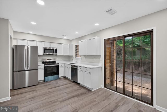 2006 HEADLANDS CIR, Reston, VA 20191