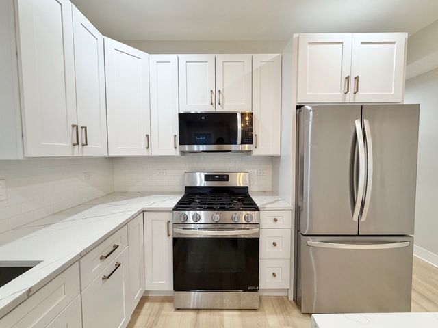 4908 N Rockwell Street 2, Chicago, IL 60625