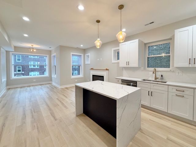 4908 N Rockwell Street 2, Chicago, IL 60625