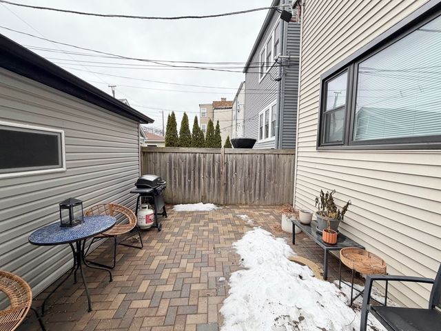 4908 N Rockwell Street 2, Chicago, IL 60625