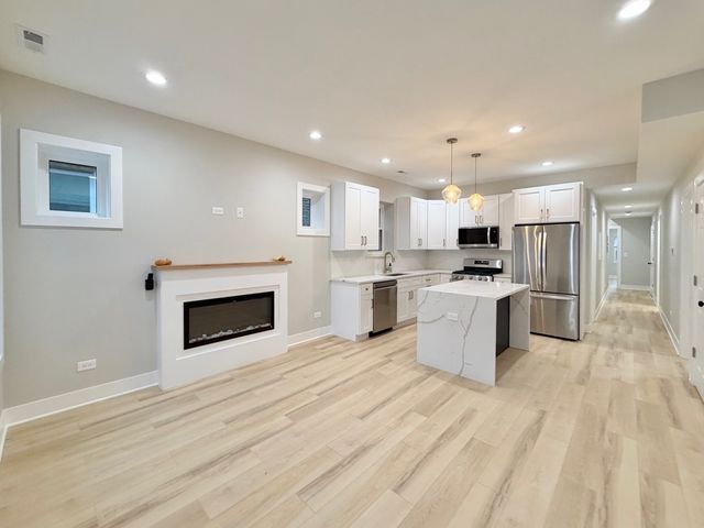 4908 N Rockwell Street 2, Chicago, IL 60625