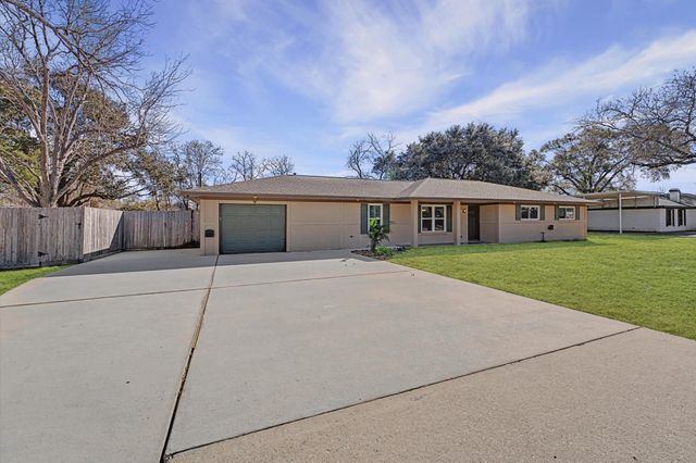 3812 Hardin Road, Baytown, TX 77521