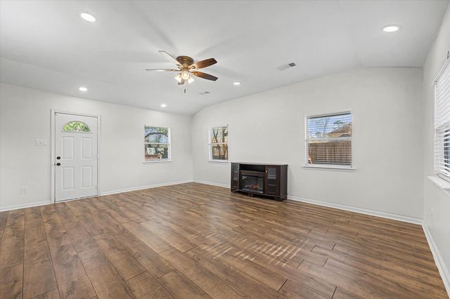 3812 Hardin Road, Baytown, TX 77521