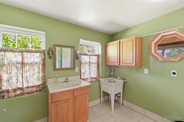 103 W Sharon Road, Glendale, OH 45246