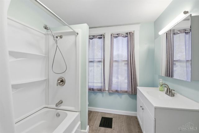 103 W Sharon Road, Glendale, OH 45246