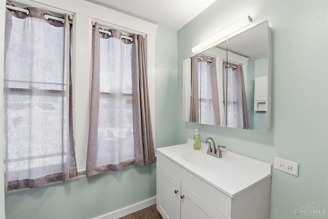 103 W Sharon Road, Glendale, OH 45246