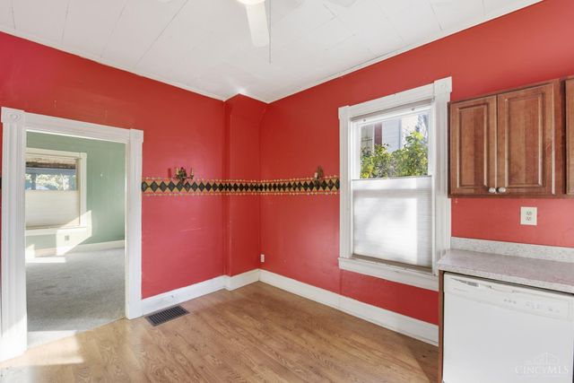 103 W Sharon Road, Glendale, OH 45246