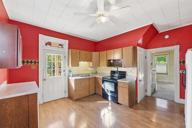 103 W Sharon Road, Glendale, OH 45246