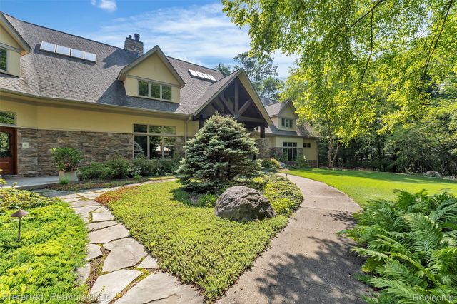 12196 Woodline Drive, Tyrone Township, MI 48430