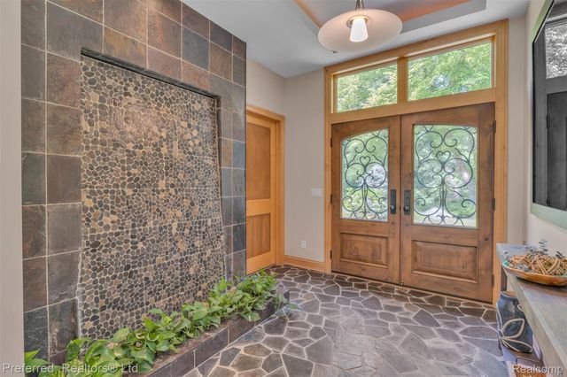 12196 Woodline Drive, Tyrone Township, MI 48430