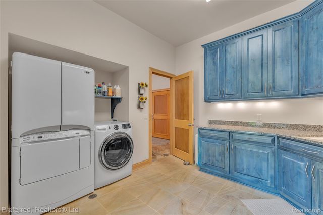 12196 Woodline Drive, Tyrone Township, MI 48430