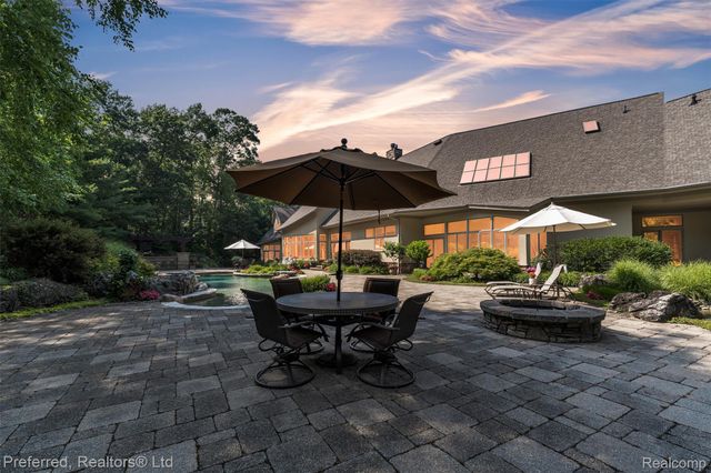 12196 Woodline Drive, Tyrone Township, MI 48430