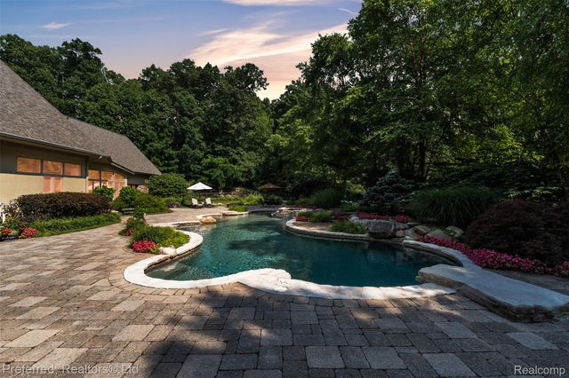 12196 Woodline Drive, Tyrone Township, MI 48430