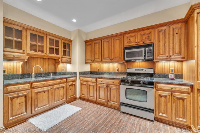 12196 Woodline Drive, Tyrone Township, MI 48430