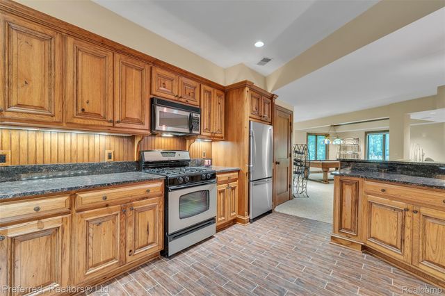 12196 Woodline Drive, Tyrone Township, MI 48430