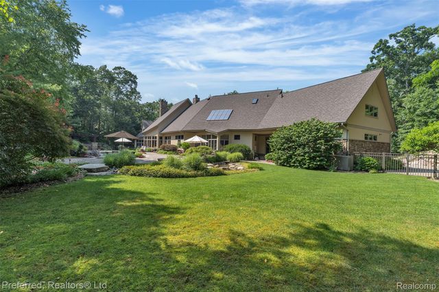 12196 Woodline Drive, Tyrone Township, MI 48430