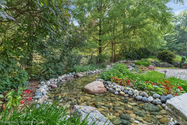 12196 Woodline Drive, Tyrone Township, MI 48430