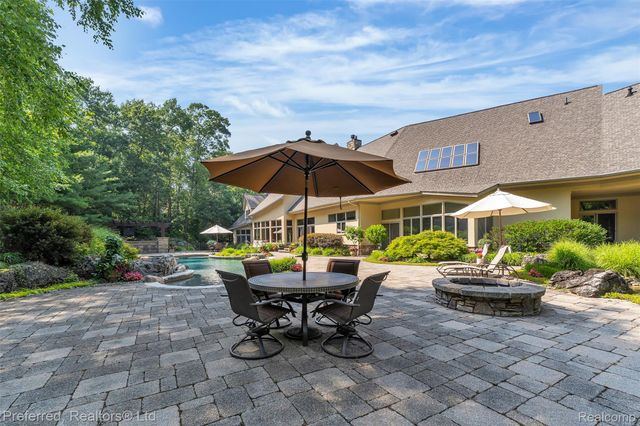 12196 Woodline Drive, Tyrone Township, MI 48430