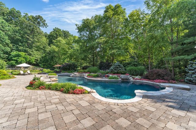 12196 Woodline Drive, Tyrone Township, MI 48430