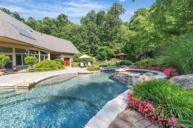 12196 Woodline Drive, Tyrone Township, MI 48430