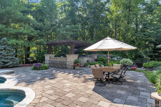 12196 Woodline Drive, Tyrone Township, MI 48430