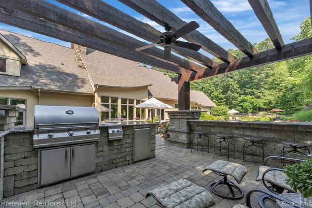 12196 Woodline Drive, Tyrone Township, MI 48430