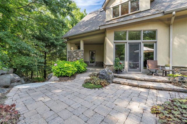 12196 Woodline Drive, Tyrone Township, MI 48430