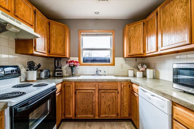 205 W Meadowlark, Derby, KS 67037