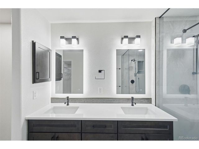 935 Crenshaw St, Castle Rock, CO 80104