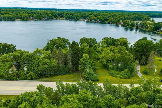 VL 1 Grand River Avenue, Brighton, MI 48116
