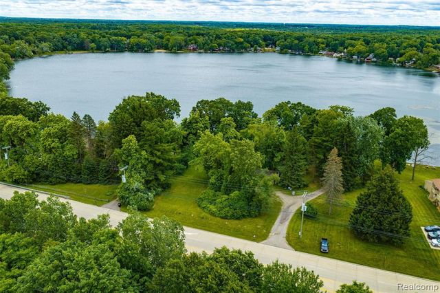 VL 1 Grand River Avenue, Brighton, MI 48116