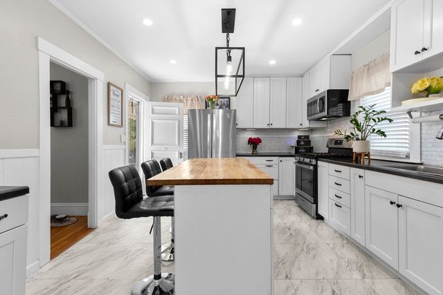 5 Jenny Lind St, New Bedford, MA 02740