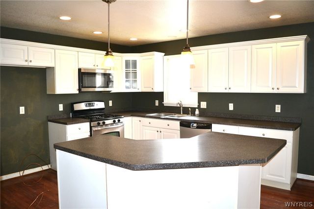 11 Taylor Court, West Seneca, NY 14224