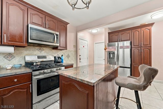 1521 Leslie St, Hillside Twp., NJ 07205