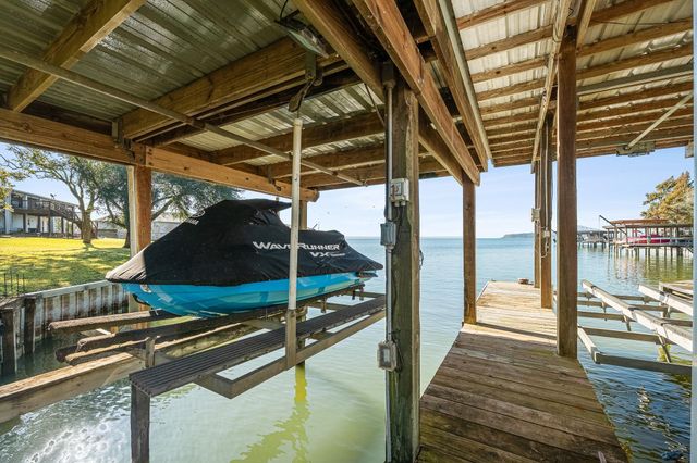 224 Oak Crest Drive, Livingston, TX 77351