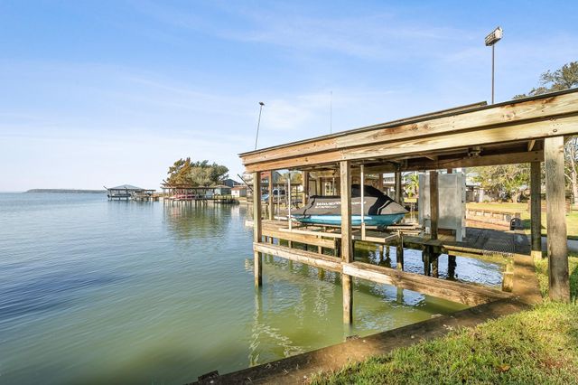 224 Oak Crest Drive, Livingston, TX 77351