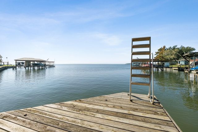 224 Oak Crest Drive, Livingston, TX 77351