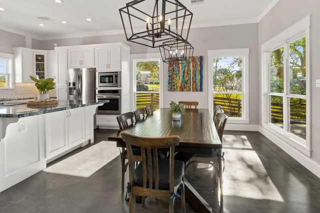 224 Oak Crest Drive, Livingston, TX 77351