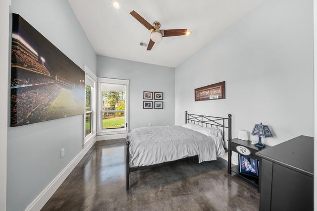 224 Oak Crest Drive, Livingston, TX 77351