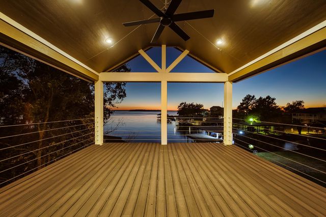 224 Oak Crest Drive, Livingston, TX 77351