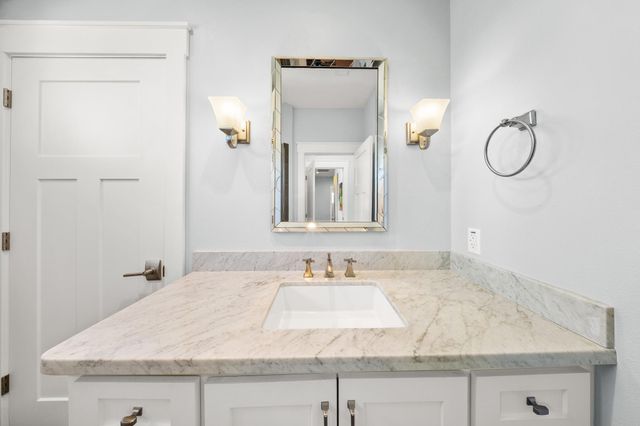 224 Oak Crest Drive, Livingston, TX 77351