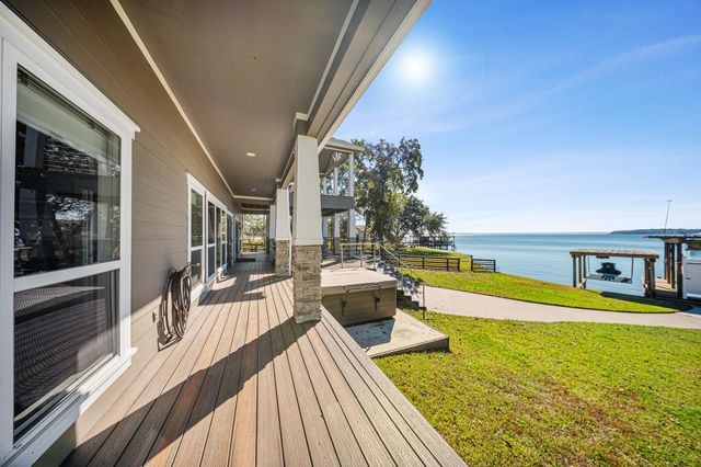 224 Oak Crest Drive, Livingston, TX 77351