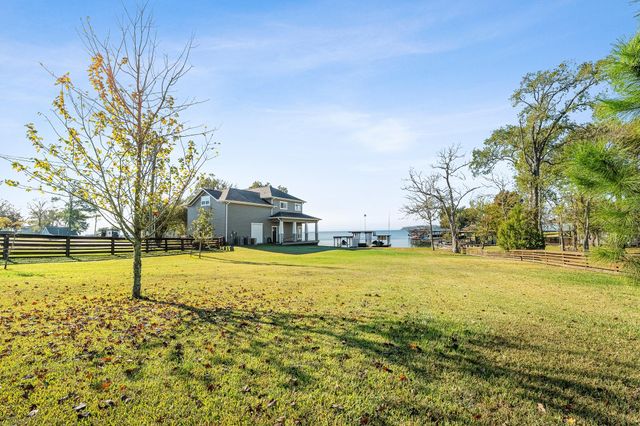 224 Oak Crest Drive, Livingston, TX 77351