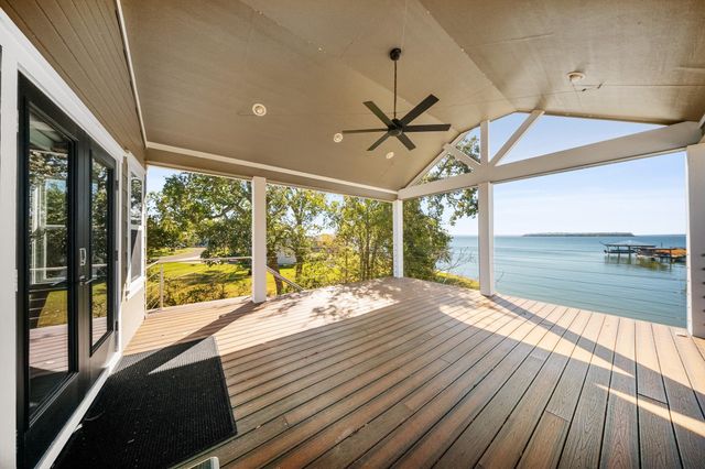 224 Oak Crest Drive, Livingston, TX 77351