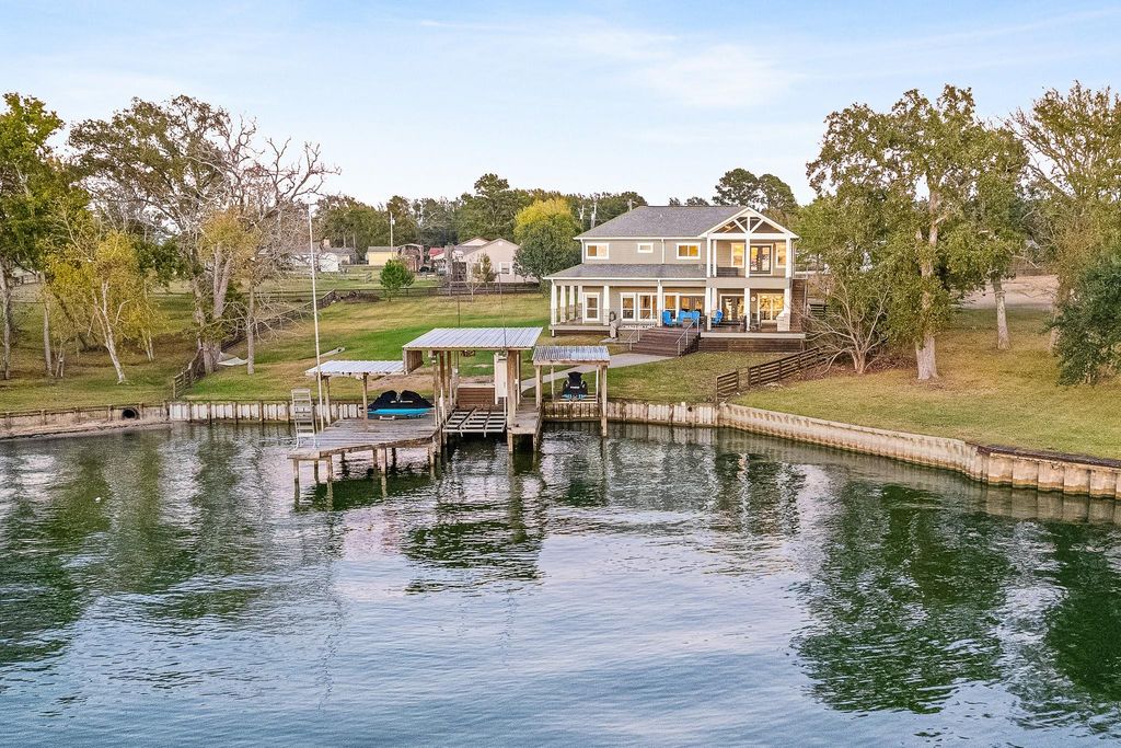 224 Oak Crest Drive, Livingston, TX 77351