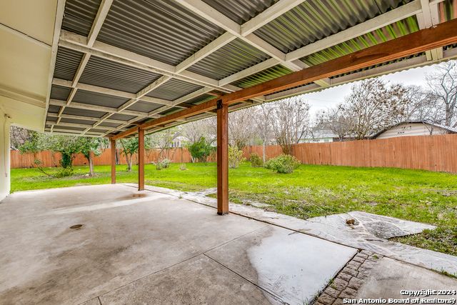 511 E Hathaway Dr, San Antonio, TX 78209