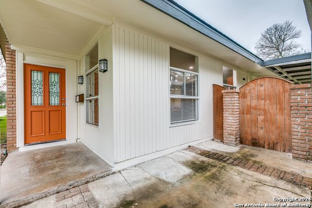 511 E Hathaway Dr, San Antonio, TX 78209