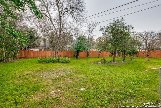 511 E Hathaway Dr, San Antonio, TX 78209